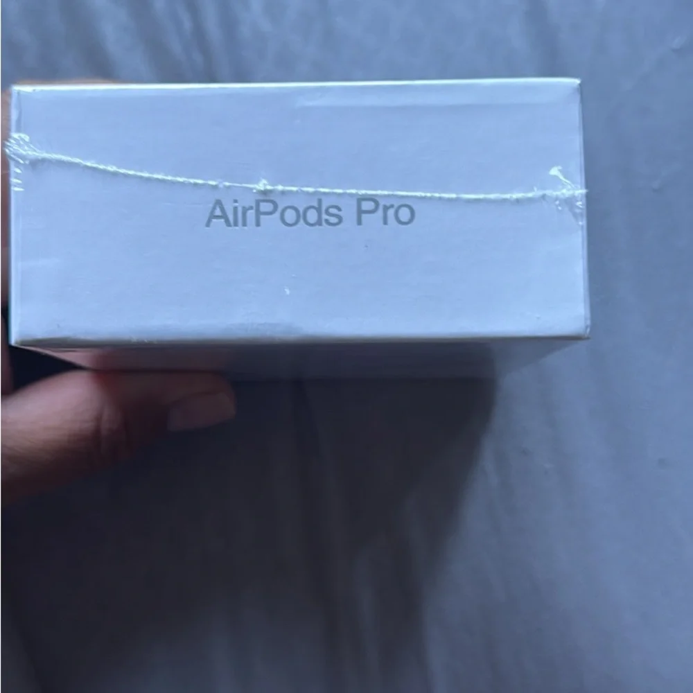Apple AirPods Pro with MagSafe Charging Case